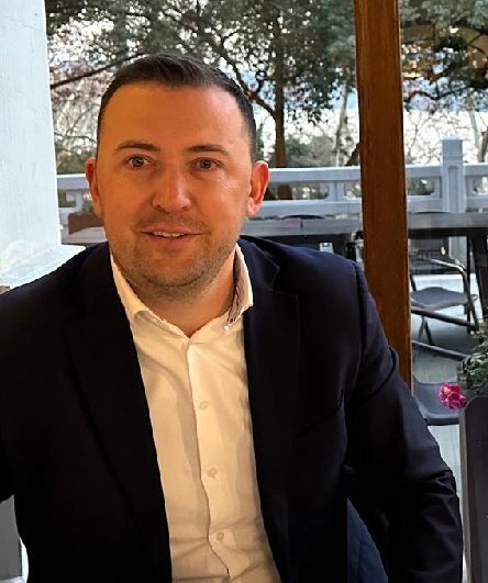 Sprecher: Chisăliță Petrișor Dorinel